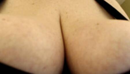 Justine Hemingway's Huge Bouncing Boobs in Your Face