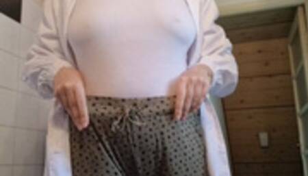 The doctor goes to the bathroom 760HD