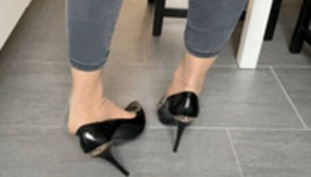 DIPPING IN NYLONS KIRA - MOV Mobile Version