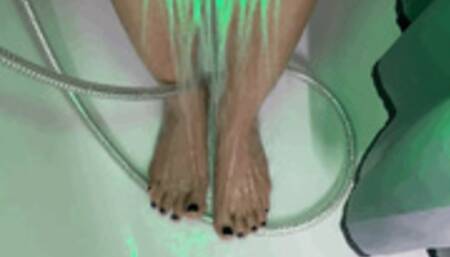 KIRA BATHTUB TIME - MP4 Mobile Version