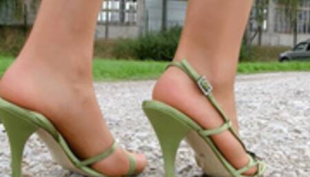 23eam Victoria in her high heeled sandals (mp4-FHD)