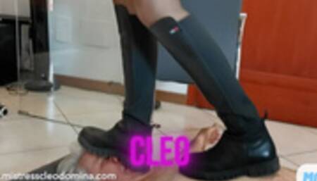 Cleo Domina - I crush you! Ep2 Above you-MOBILE VERSION