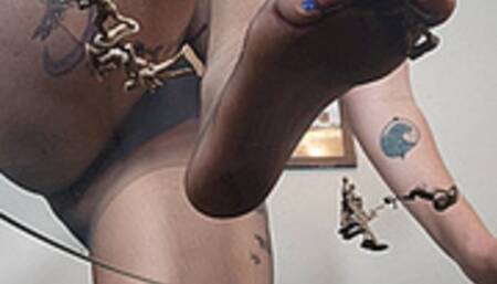 Pantyhosed Amazon Giantess Smothers & Devours Tiny Shrunken Soldiers - PART 2 (SD 720p WMV)