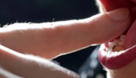 Weronika - Bite Fingers - Custom Clip - HD 1920x1080