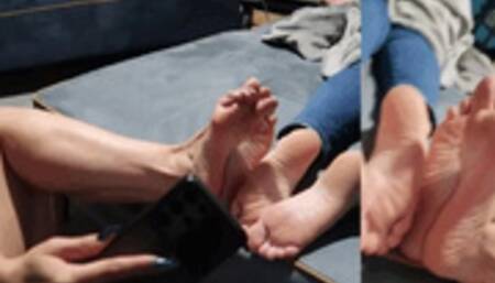 JOI The feet of my sleeping roommate ft romy - FOOT FETISH - BALLET FLATS - FOOT SMELLING - FRENCH LANGUAGE - SMELL FETISH