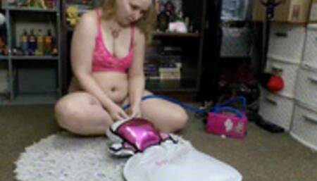 Small Full Body Hello Kitty: Bounce To Pop