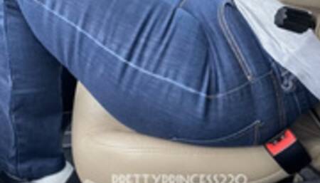 I farts in jeans in the car