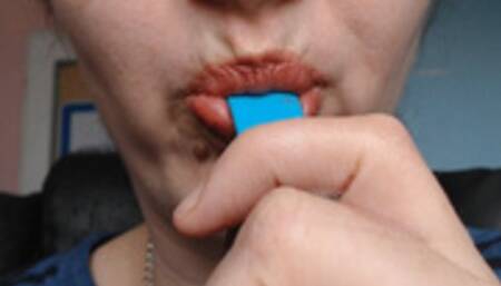 Chewing bar and blue tongue