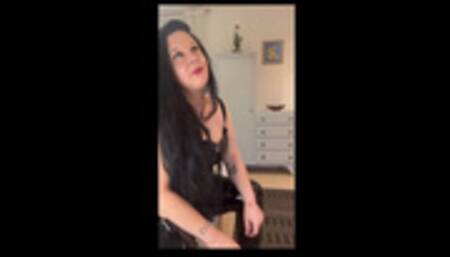 J'ai des informations sur lui, il va devoir payer mon silence