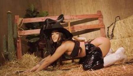 Perfect rounded ass teen cowgirl Ryan Reid showed hot body and nice ass