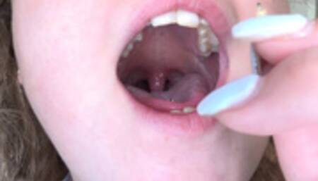 A Crushing Snack With Kira Vore[HD]