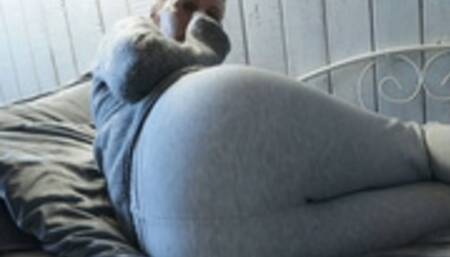 Grey sweatpants farts MP4 SD