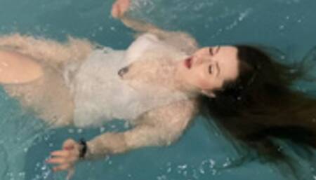 NAKED PUBLIC UNDERWATER GAMES PT1