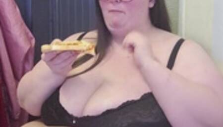 SSBBW STUFFS HER BELLY FULL OF BEANS