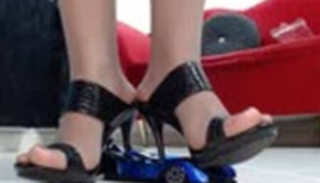 Crushing crush the Lamborghini model car in nylons an my sexy mules heels sandals in 1000 pieces