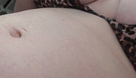 EATING BURGERS AND CHICKEN IN THE CAR!AVI