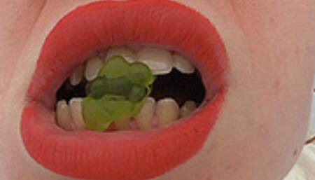 JELLIES ARE AT THE MERCY OF MY CROOKED TEETH!AVI