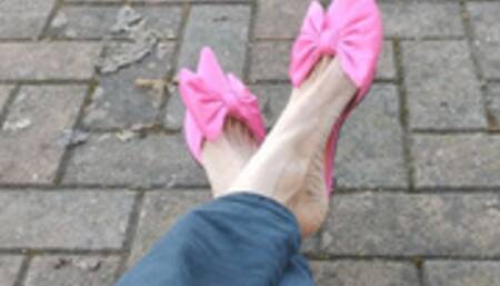 Shoe and foot fetish in public with fuchsia mules