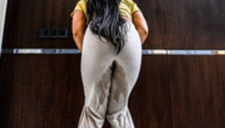 Cuban girl wets her pajama and her self and Farts 4K