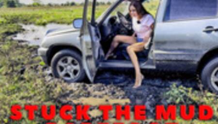 VIKA STUCK THE MUD OFFROAD BAREFOOT_1080_21 MIN