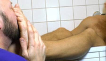 Barefoot guy Thomas in the bath