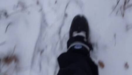 Walk in the Snow and Crush ice block in Buffaloboots