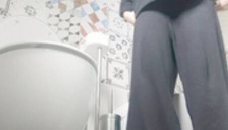 stepsister covers her ass with mud and