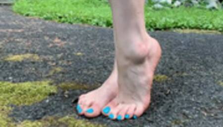 Succubus crushing bananas and eggs