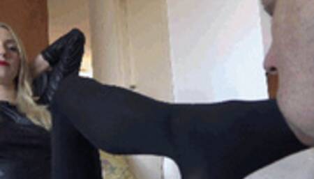 GLORIA - I love to fuck your mouth with my feet 2 - EXTREME foot gagging, foot domination in panthyhose