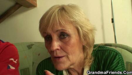 Queen bee's blonde granny dirt