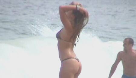 Brazilian goddess at the beach - GNDBeachVideos