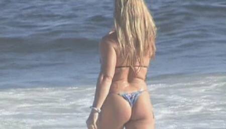 Built bikini babe - GNDBeachVideos