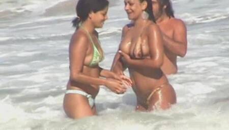 Busty babe goes for a swim - GNDBeachVideos