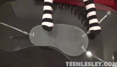 Teen lesley masturbates in pussy play session