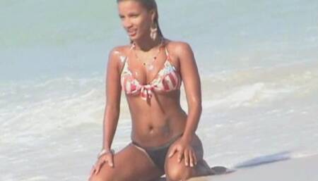 Girl poses for pics at the beach - GNDBeachVideos