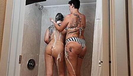 Sensually Shampooing The Luscious Mane Of Russell Grand (SD 720p WMV)