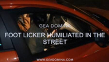 GEA DOMINA - FOOT LICKER HUMILIATED IN THE STREET