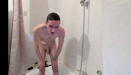 Raffou first time in her bathroom