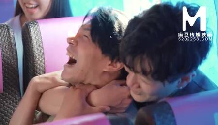 Watch magical Su Cing Ge's video