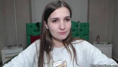 Cute amateur babe solo masturbates on webcam