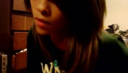 Black scene girl bates with brush