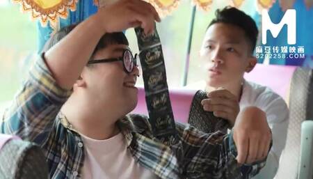 Watch admirable Su Cing Ge's video