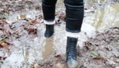 Rubber boots with laces