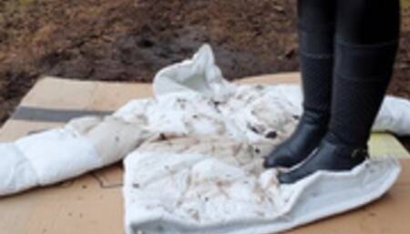 White Jacket Trample Outdoor in Boots WMV