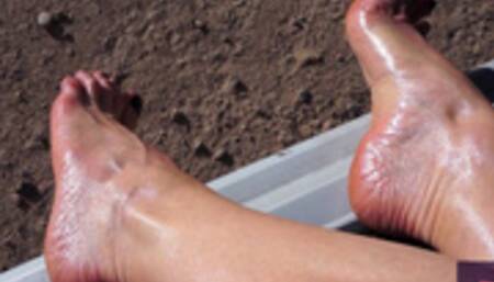 Sandra Jayde 13-03-23 Playing with my oiled legs and feet at the sun (1080p)