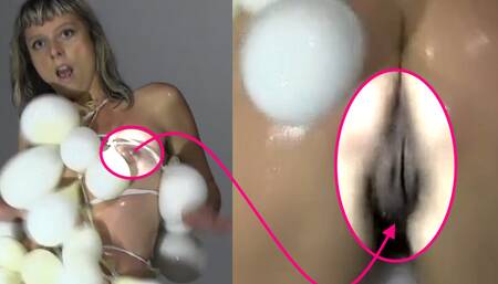 Noemi Veberic Levovnik twerks her dark bald cunt