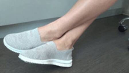 Victoria wiggling toes in skinny sneakers ON
