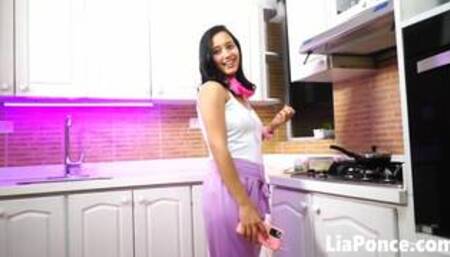 Lia Ponce solo latina masturbates