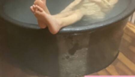 Taylor Teases You in The Bath