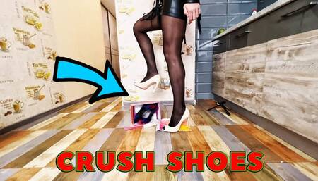 VIKA STRONG GIRLS DESTROYS SHOES ASMR SOUND_4K_HDR Dolby Vision_26 MIN